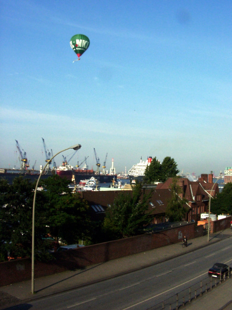 Heissluftballon mit Winkewinketüchchen