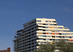 Mond über dem Donaucenter