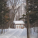 Petit chalet solitaire parmi la neige immaculée /   Small chalet among the immaculate snow - Quebec / CANADA