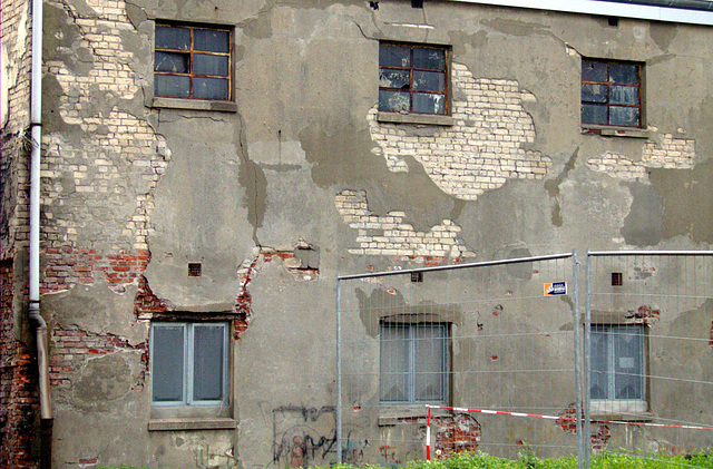 Grey building, destructed