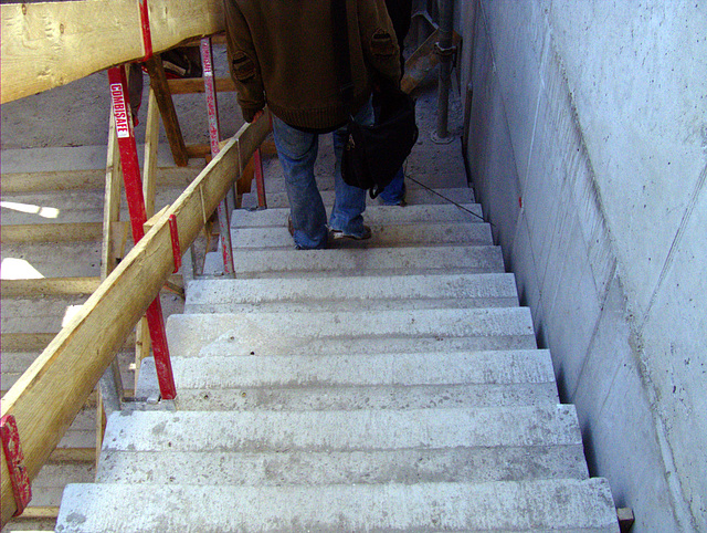 Treppenaufgang (bzw. Abgang) zu den Sitzplätzen und Geschäftsstelle etc. auf der Südtribüne