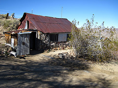 Cabin In Striped Butte Valley (4295)