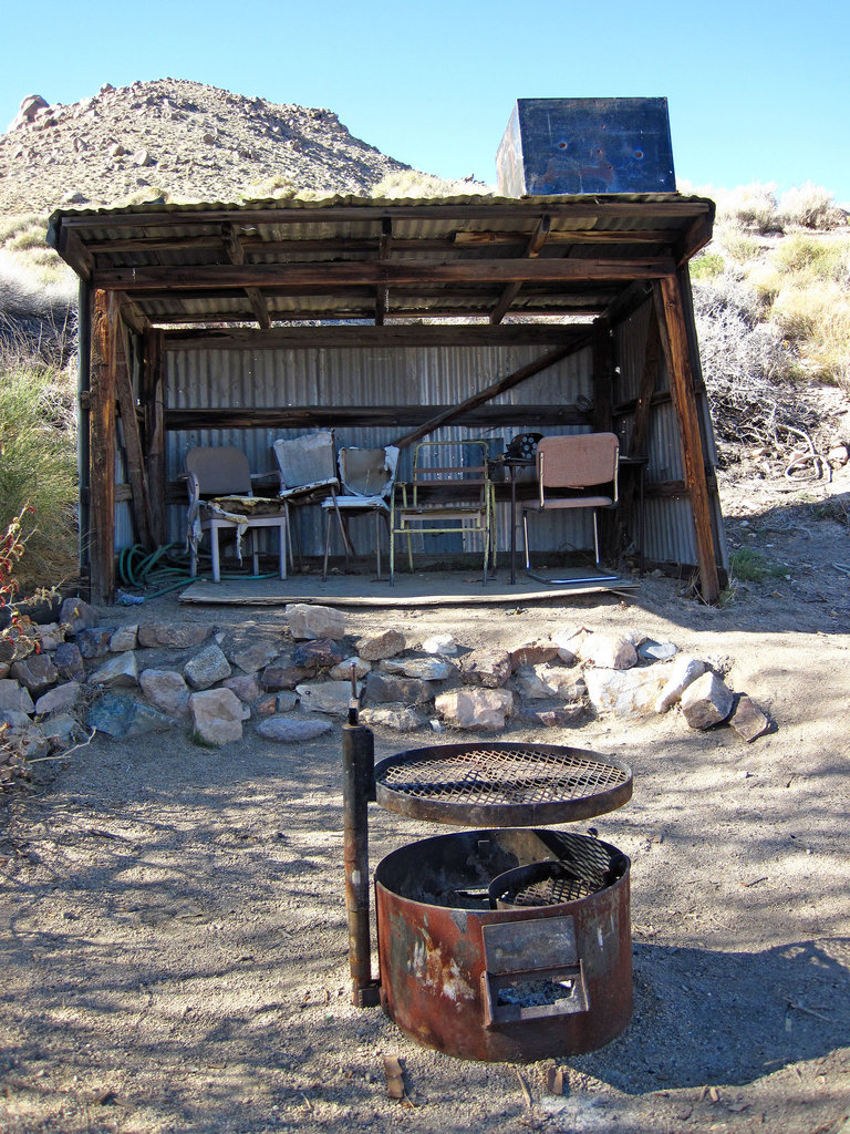 Cabin In Striped Butte Valley (4294)