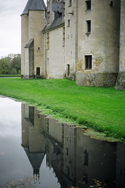 MEILLANT Chateau dans l'eau
