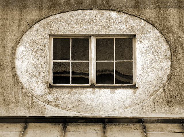 oval window