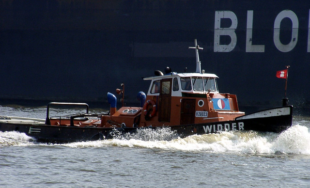 Barge "Widder" in front of dock