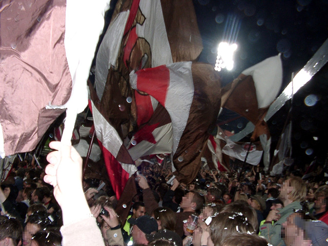 Flags, scarfs, confetti and hands!
