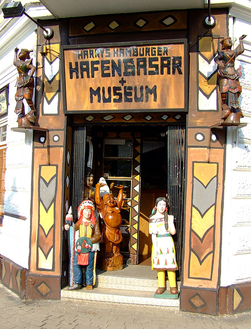 Entrance Harrys Hamburger Hafenbasar + Museum