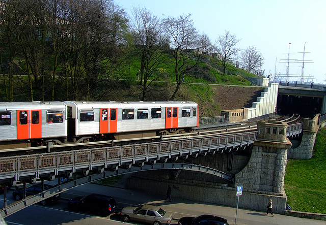 Bridge between the 2 tunnels between stations Landungsbrücken and St.Pauli (yellow line, U3)