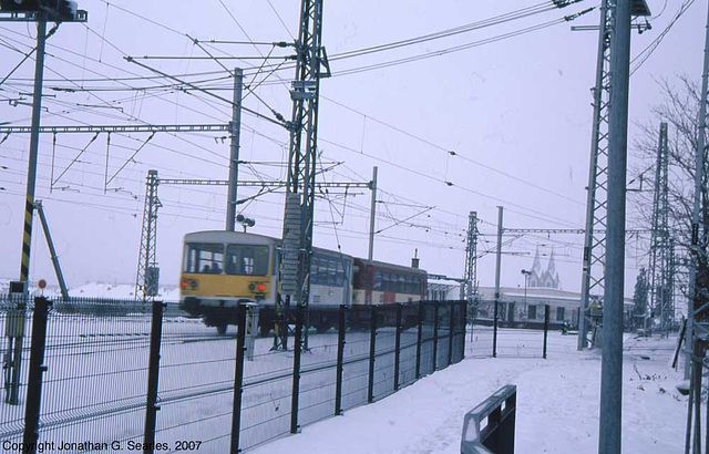 Class 810 Railbus Departing Northbound Out Of Hlavni Nadrazi In The Snow, Prague, CZ, 2007