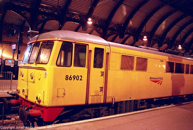 Network Rail #86902, "Rail Vehicle Engineering," York Central Station, York, North Yorkshire, England(UK), 2007