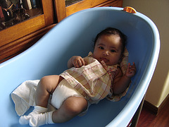 Rafaela, first contact with a plastic bathtub