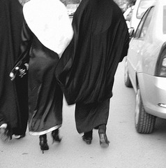 Séduisante jeune Islamique en bottes à talons aiguilles -  Maghreb  /  North Africa  /  Janvier 2009