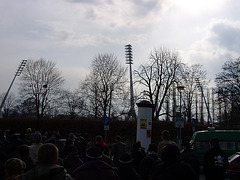 Flutlichtmasten ("Giraffen") im Dresdner Stadion