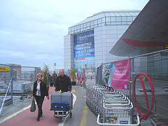 Mature blonde Lady in hammer heeled boots   /  Brussels airport -   October 19th 2008.