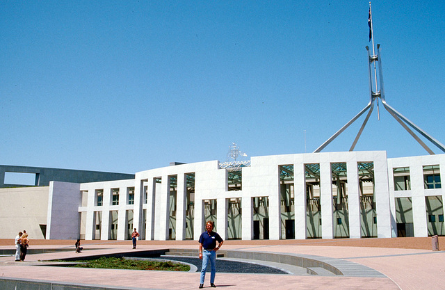 Vor dem Parlament in Canberra