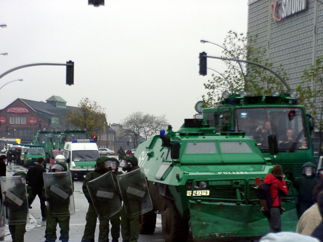 Geschätzte 10 Wasserwerfer "begleiteten" die Demonstration