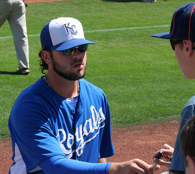 Mike Moustakas Signing Autographs (9878)