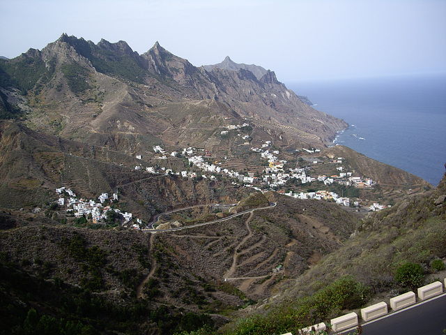 Blick vom Anaga Gebirge auf den Ort Taganana.