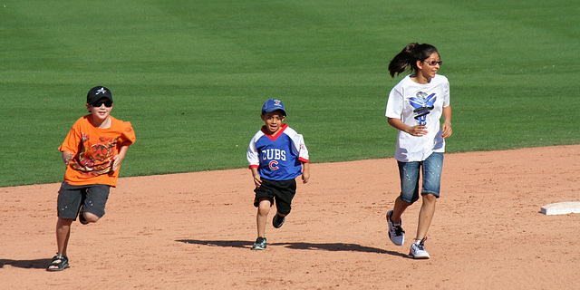 Kids Running The Bases (0793)