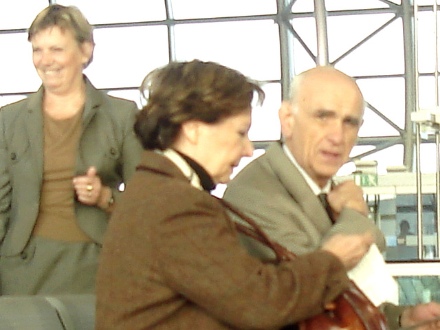 Mature duo / Duo de Dames matures - Brussels airport - October 19th 2008.