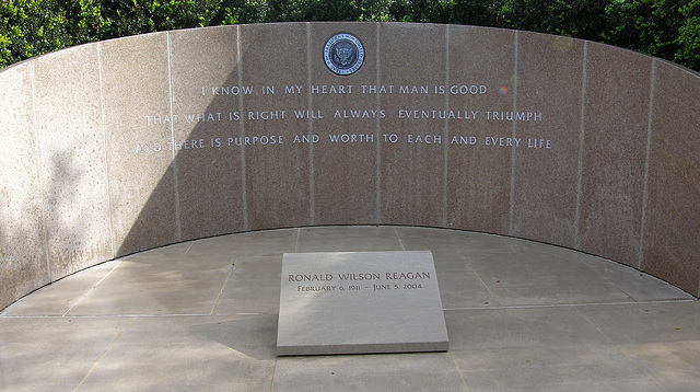 Reagan's Grave (6839)
