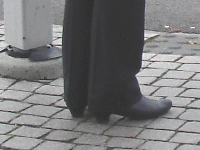 Aladin Swedish blond Lady in hammer heeled boots /  Blonde Suédoise en bottes à talons marteaux - Helsingborg / Suède.  22 Octobre 2008