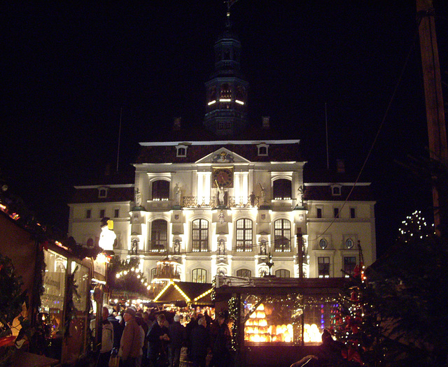 das Rathaus Lüneburg vom Marktplatz aus