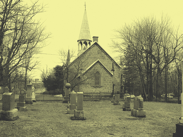 Cimetière et église  / Church and cemetery  -  Ormstown.  Québec, CANADA.  29 mars 2009 - En photo ancienne / Vintage