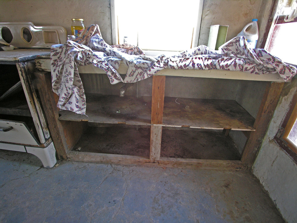 Barker Ranch Kitchen Cabinet (6613)