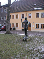 Bronzefigur im 'Plan' bei Pirna