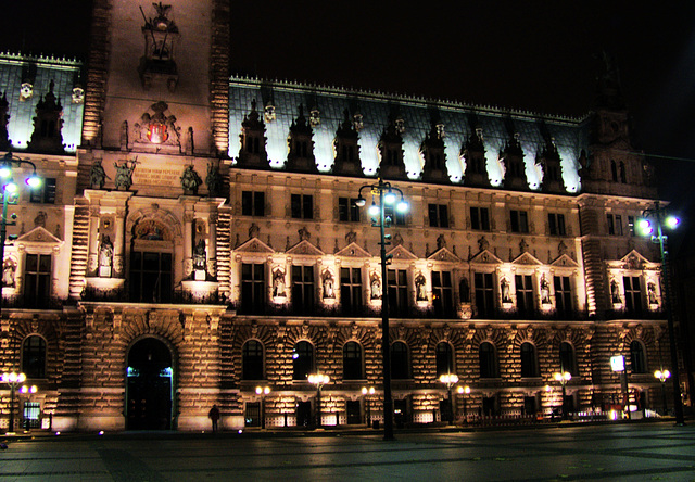 Hamburg townhall at night