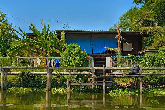 Nice housing beside the Khlong