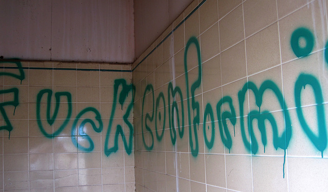 Graffiti Near Desert Center (4327)