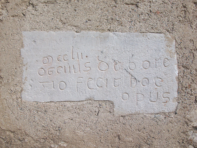 Epigrafe Arcisate (VA). Lapidi della basilica di San Vittore. Ogciius Deboretio fecit boc opus. Ogciius Deboretio did this work.