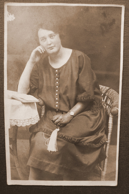Meine Mutter - 20 Jahre  - 1925