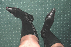 Ipernity charming friend's reward - Gleaming pointed tips black sexy boots and shapely legs !