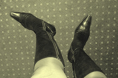 Ipernity charming friend's reward - Gleaming pointed tips black sexy boots and shapely legs ! !  Vintage
