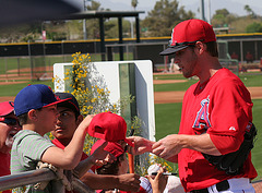 Anaheim Angels Signing Autographs (0931)