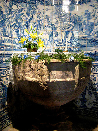 Sobral de Monte Agraço, Church of S. Quintino, baptistery (1)