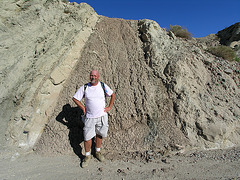 I Pose With Seismic Feature (7167)
