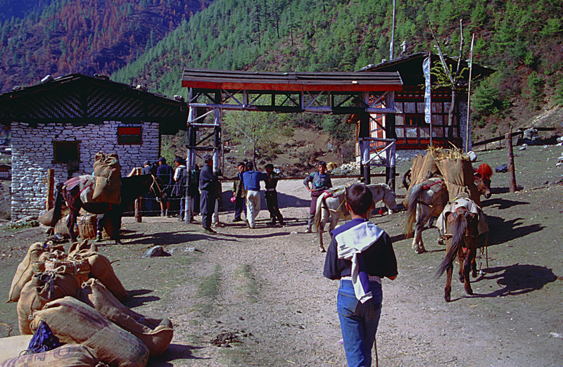 A checkpoint on the way to the Chomolhari