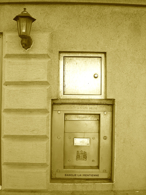Banque Laurentienne deposit place - Dépôt $$$ et lampadaire - Dans ma ville / Hometown -  3 février 2009