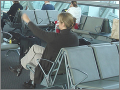 Blonde in chunky heeled boots / Blonde en bottes à talons moyens et larges - Aéroport de Bruxelles