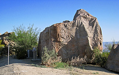 Big Fake Rock in Palm Desert (0367)