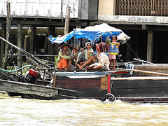 au fil du Mékong ..Over the Mekong River ..