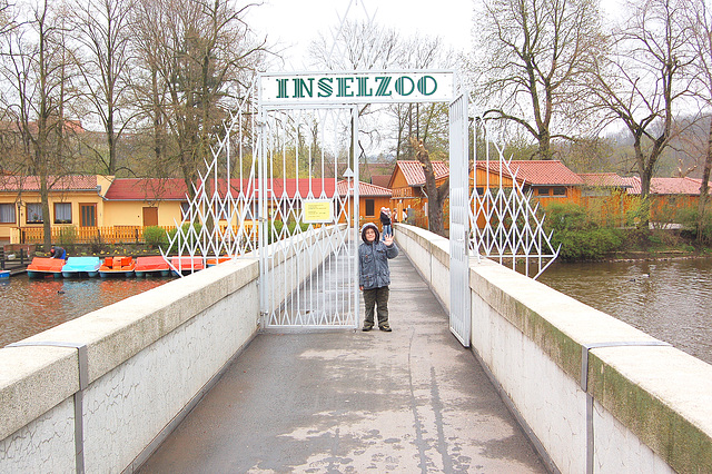 Zoologia ĝardeno sur insulo en Altenburg