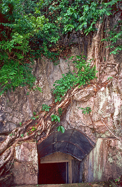 Khaysone Phomvihane's cave