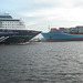Mein Schiff  "trifft" Gjertrud Maersk