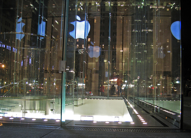 Apple Store 5th Avenue (0900)